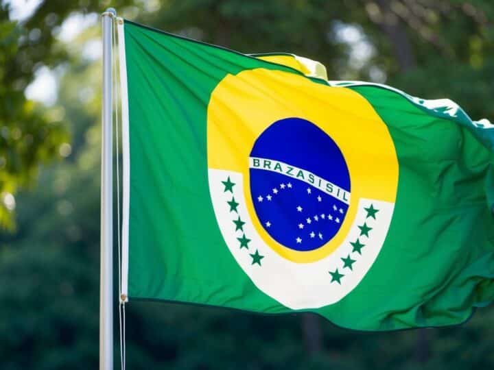 Quantas pentagramas brancas tem na bandeira do Brasil? Entenda a simbologia e o significado