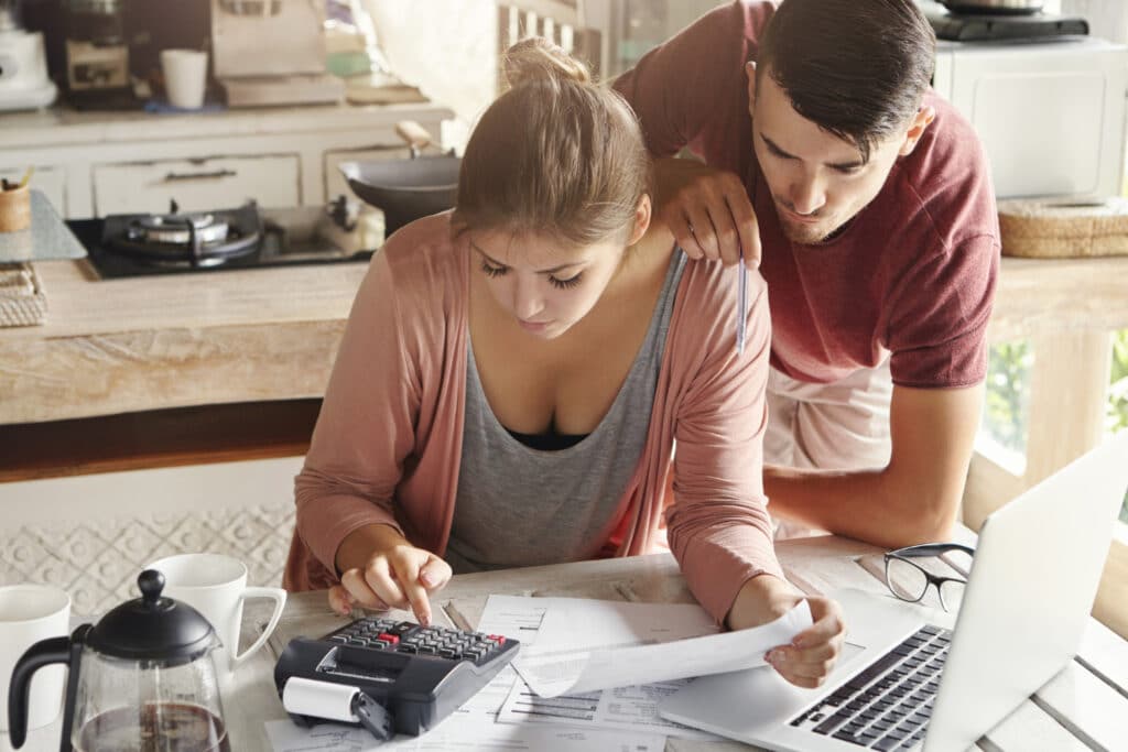 Organizando um sistema para monitorar as despesas domésticas