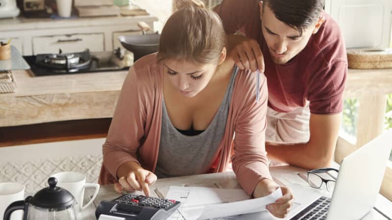 Organizando um sistema para monitorar as despesas domésticas