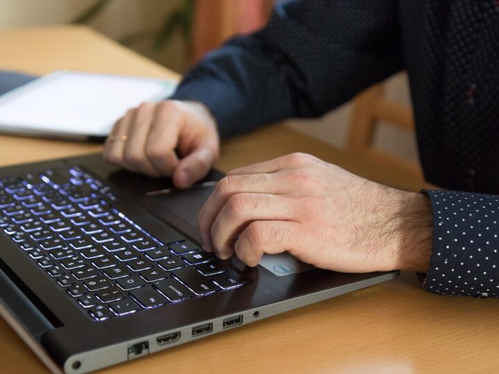 5 vantagens de contratar um advogado online e resolver tudo sem sair de casa