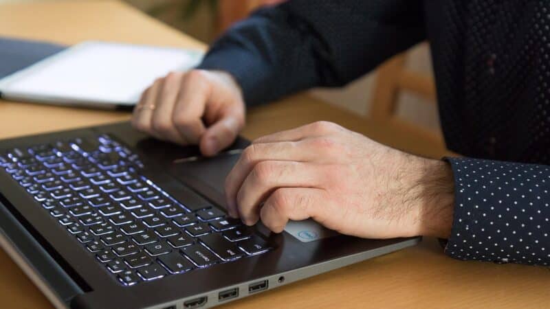 5 vantagens de contratar um advogado online e resolver tudo sem sair de casa