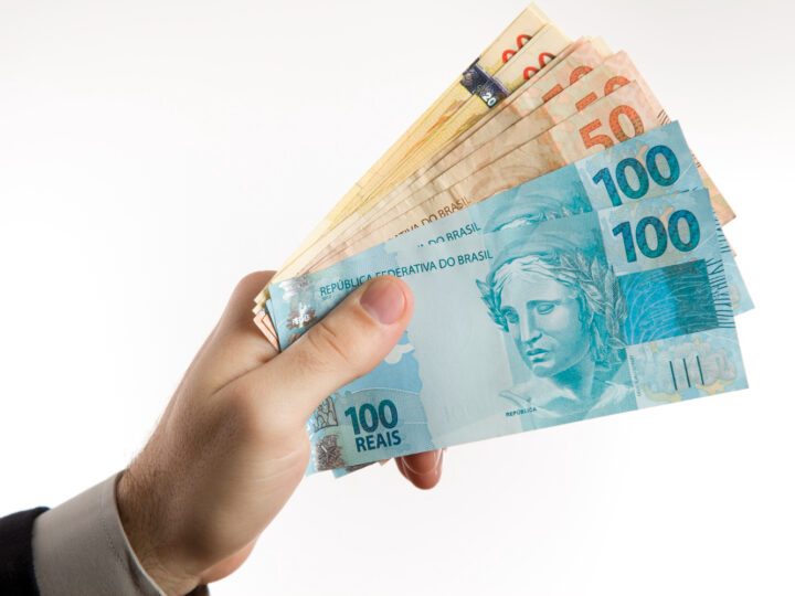 Cifras em Imagem: Como o Dinheiro Molda Narrativas Digitais