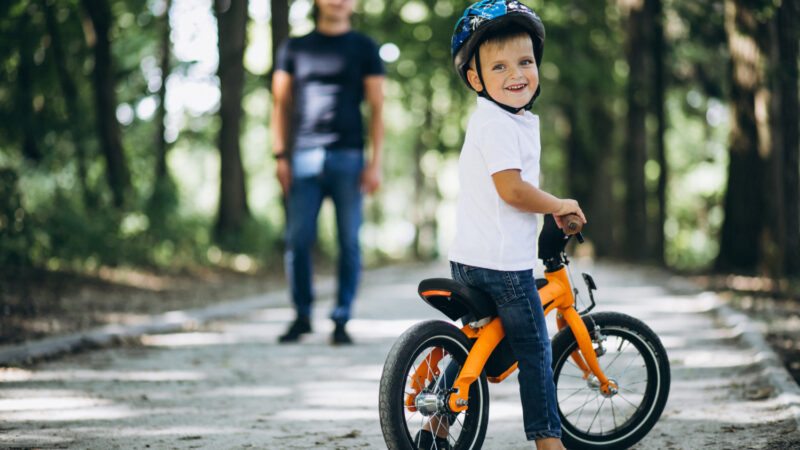 Como escolher a primeira bicicleta do seu filho: tamanho, segurança e conforto