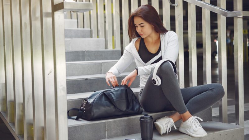 Montando sua mochila de treino: o essencial para não passar perrengue na academia