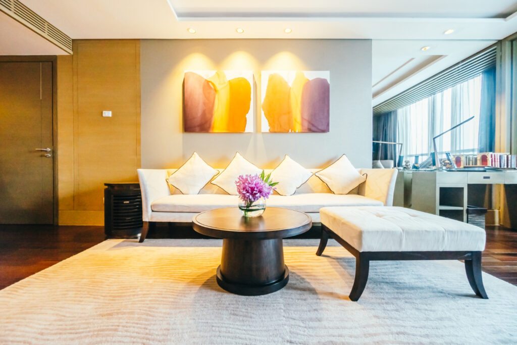 Como combinar móveis e decoração com novas cores nas paredes