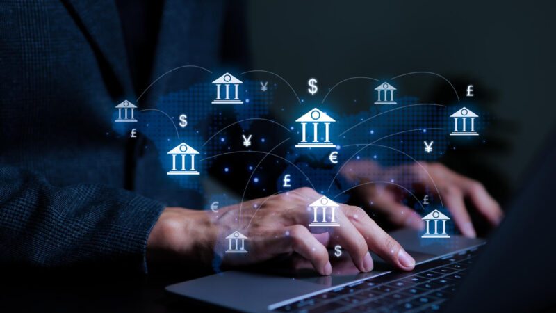 Os bancos agora podem bloquear contas? Entenda o exagero por trás das manchetes