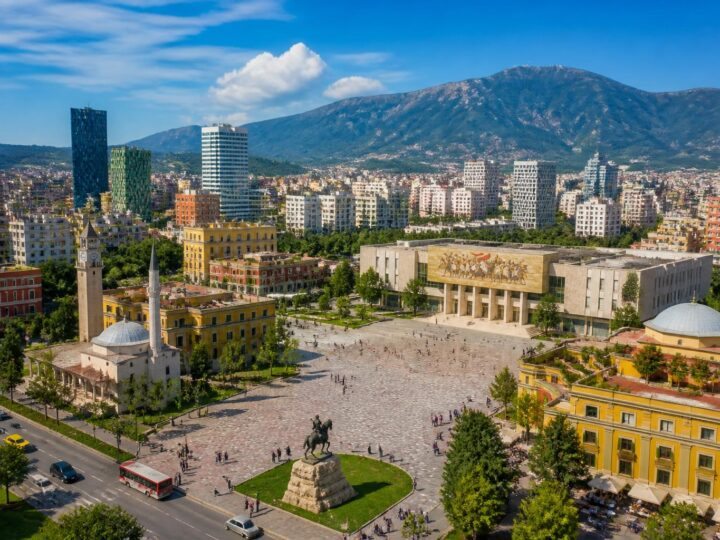Tudo Sobre Tirana: Dicas Essenciais, História e Turismo na Capital Albanesa