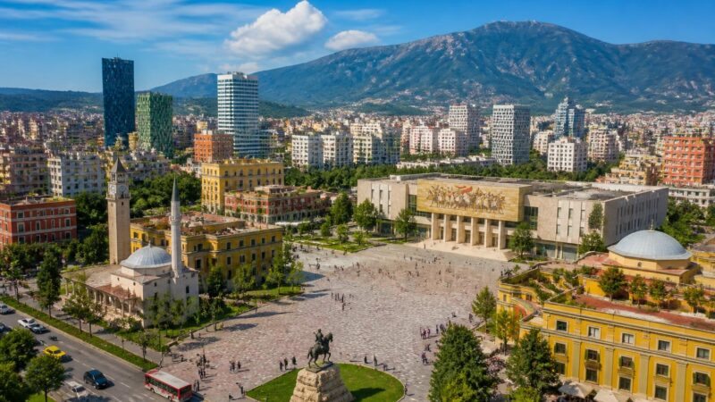 Tudo Sobre Tirana: Dicas Essenciais, História e Turismo na Capital Albanesa