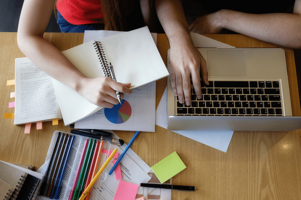 O papel da educação contínua no desenvolvimento pessoal e profissional