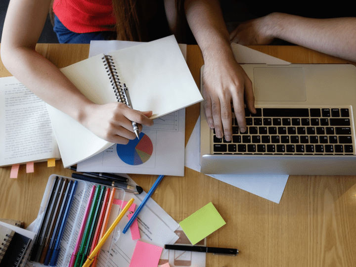 O papel da educação contínua no desenvolvimento pessoal e profissional