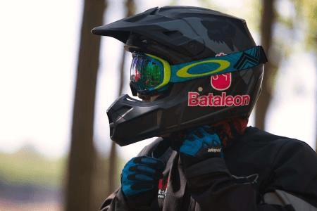Como saber se o capacete off-road está confortável para uso prolongado?